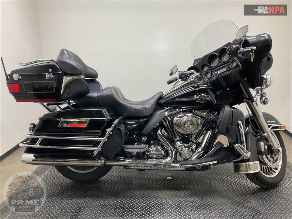 2010 Harley-Davidson FLHTCU ULTRA CLASSIC ELECTRA GLIDE — фото 1