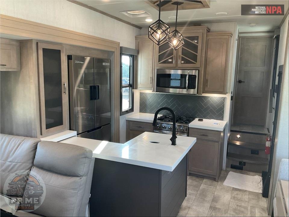 2024 Grand Design Recreational Vehicles M-395MS - MOMENTUM M-CLASS TOY HAULER TOY HAULER SERIES — фото 9