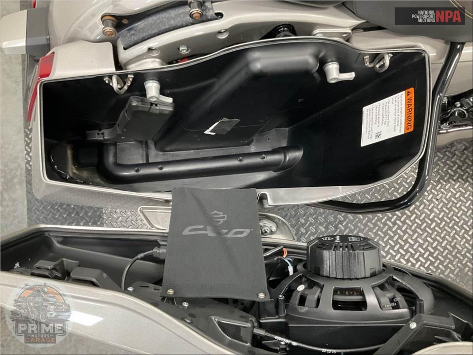 2023 Harley-Davidson FLTRXSE CVO ROAD GLIDE — фото 18