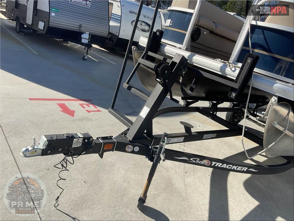 2022 Tracker Marine PARTY BARGE 18 DLX(*) SUN TRACKER SERIES L=20/E=1 75HP MERC OB — фото 35