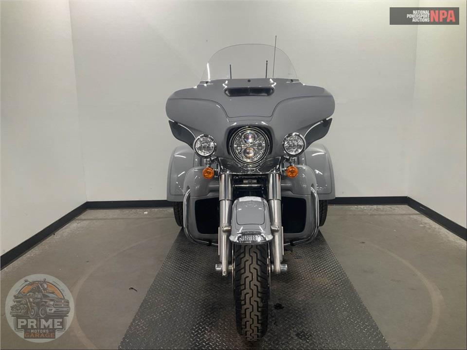 2024 Harley-Davidson FLHTCUTG TRI GLIDE ULTRA CLASSIC — фото 2