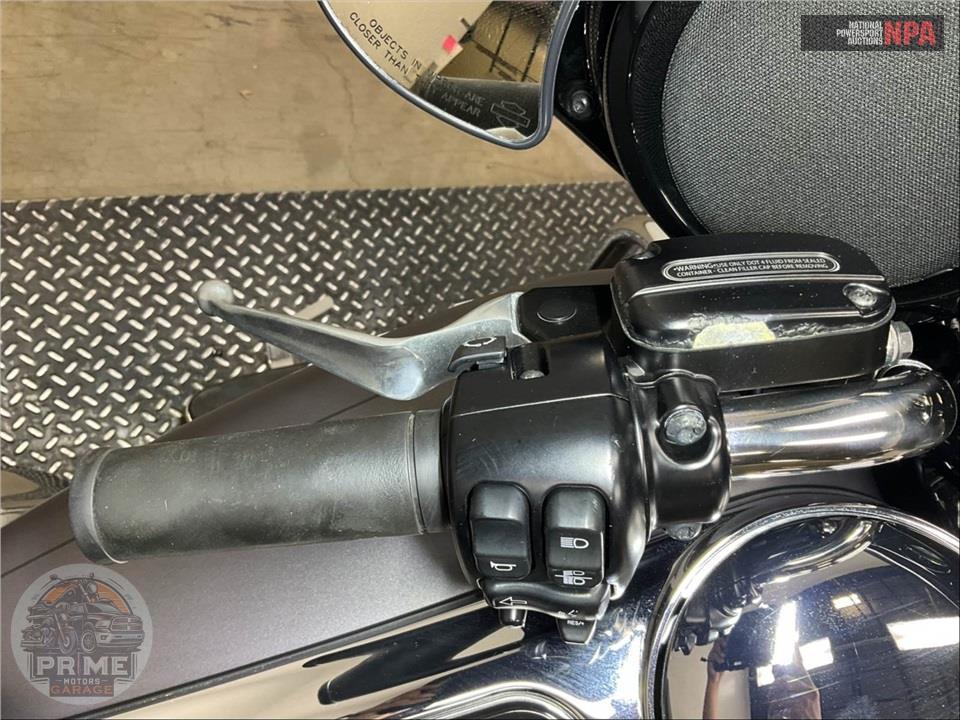 2016 Harley-Davidson FLHXS STREET GLIDE SPECIAL — фото 28
