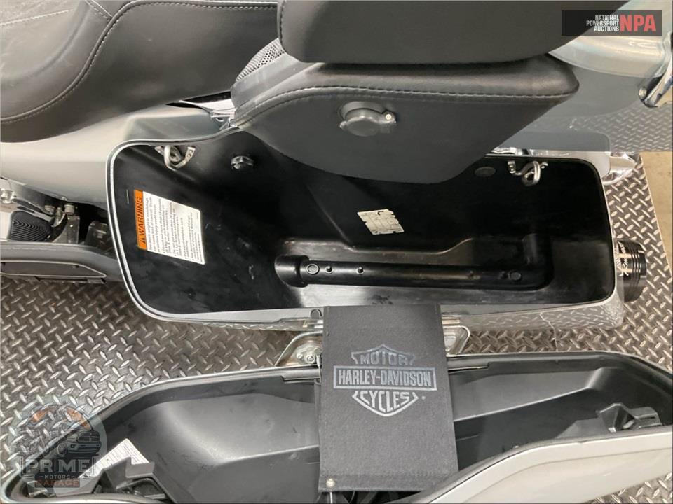 2015 Harley-Davidson FLHTCUL ULTRA CLASSIC LOW — фото 25
