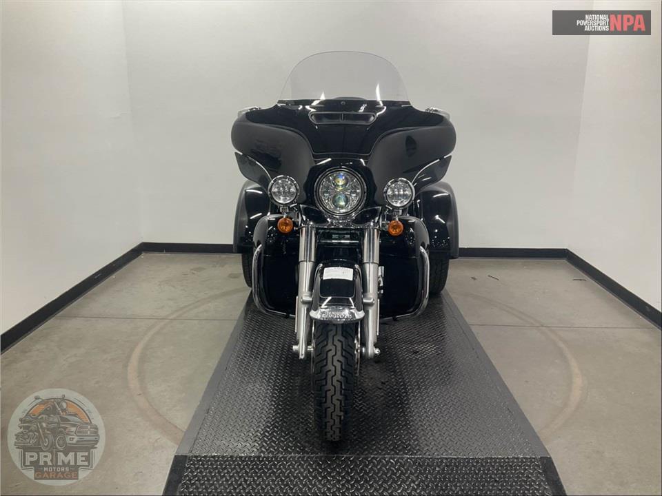 2022 Harley-Davidson FLHTCUTG TRI GLIDE ULTRA CLASSIC — фото 2