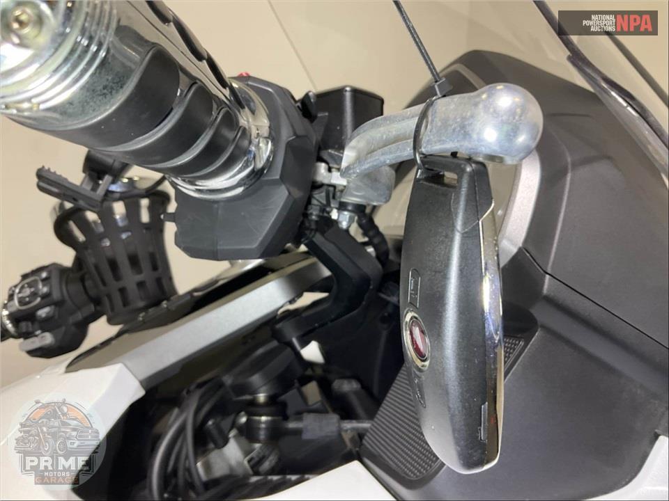 2018 Honda GL1800D GOLDWING TOUR DCT (WHITE) — фото 10