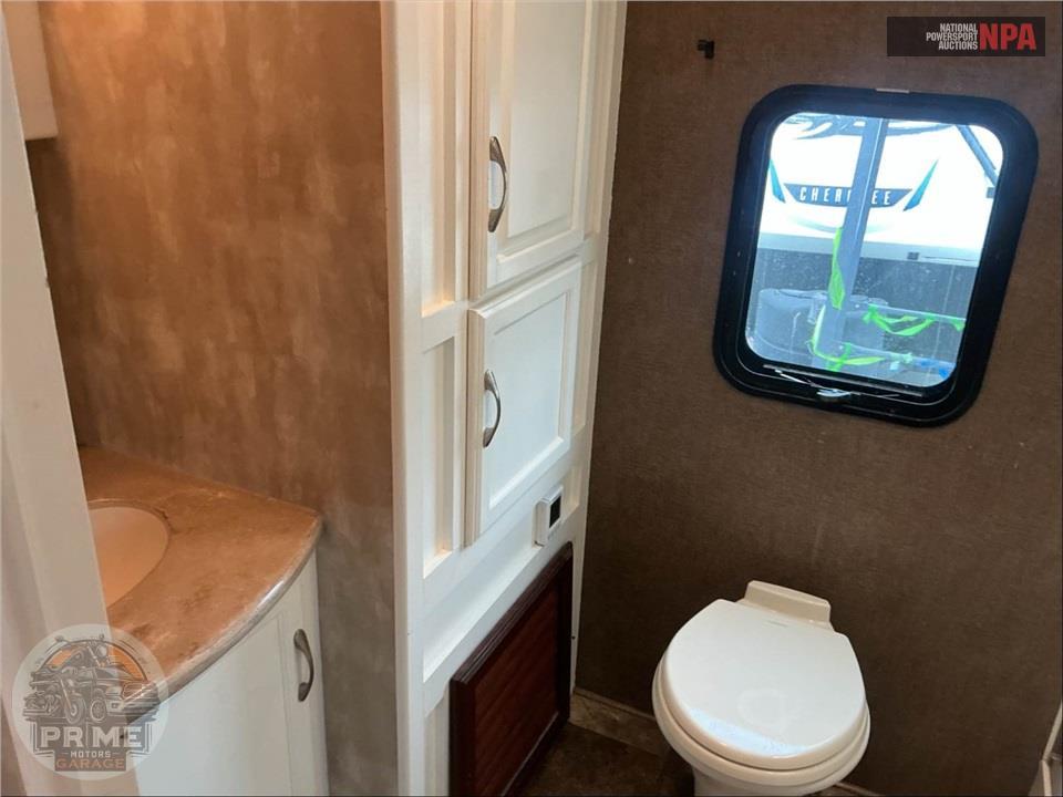 2015 Ultralite By Winnebago M-27RBDS — фото 18