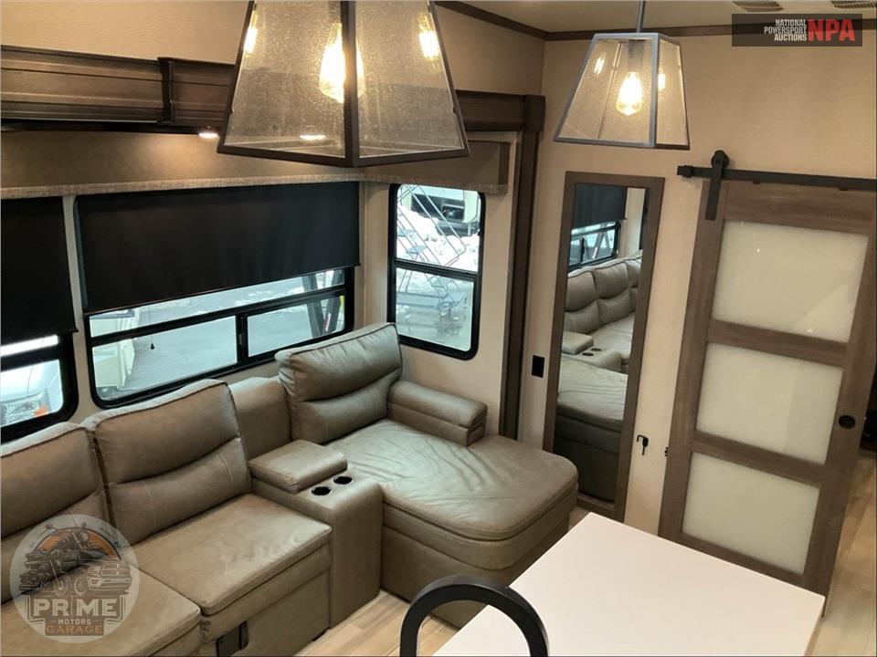 2022 Grand Design Recreational Vehicles M-3740BH - SOLITUDE S-CLASS FIFTH WHEEL SERIES — фото 7