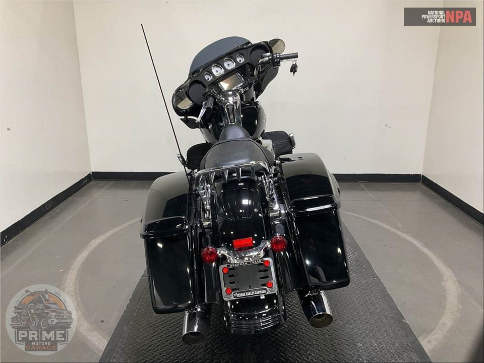 2017 Harley-Davidson FLHXS STREET GLIDE SPECIAL — фото 4