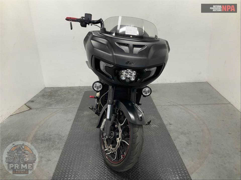 2021 Indian Motorcycle CHALLENGER DARK HORSE (BLACK/BRONZE SMOKE) — фото 2