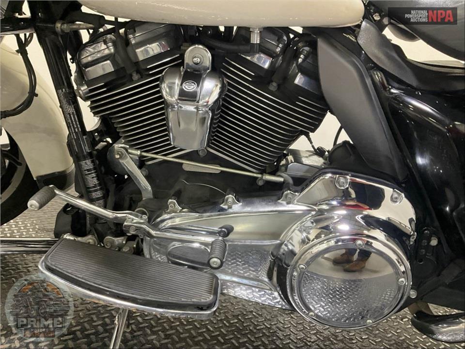 2017 Harley-Davidson FLHTP POLICE ELECTRA GLIDE — фото 7