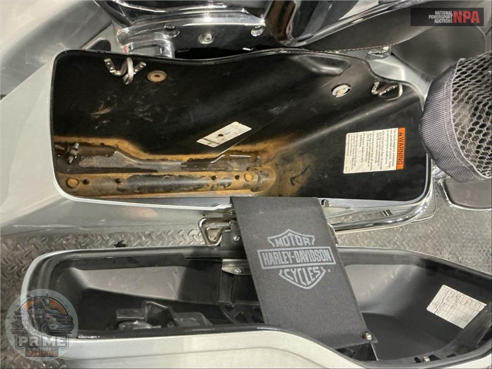 2015 Harley-Davidson FLHTCU ULTRA CLASSIC ELECTRA GLIDE — фото 29