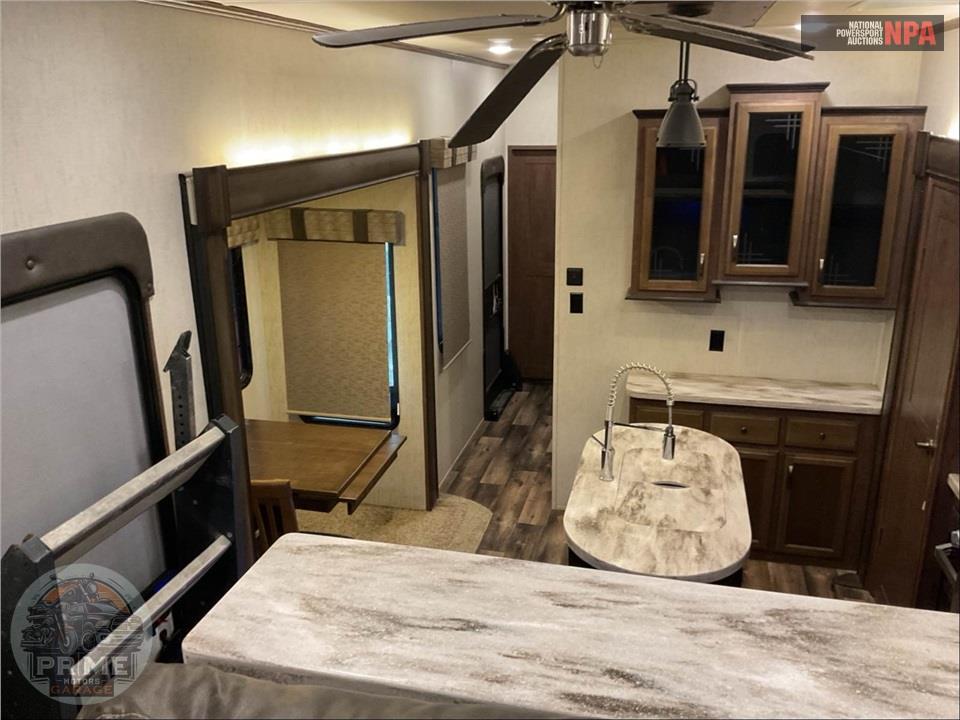 2019 Sandpiper By Forest River M-379FLOK - FIFTH WHEEL SERIES — фото 9