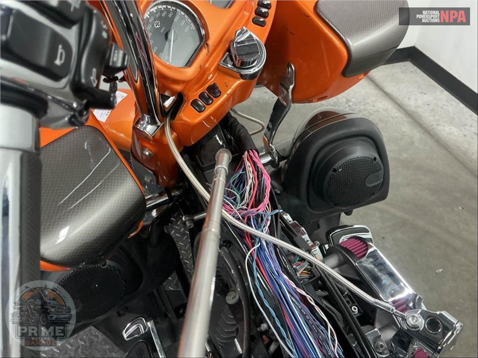 2015 Harley-Davidson FLTRUSE CVO ROAD GLIDE ULTRA — фото 22