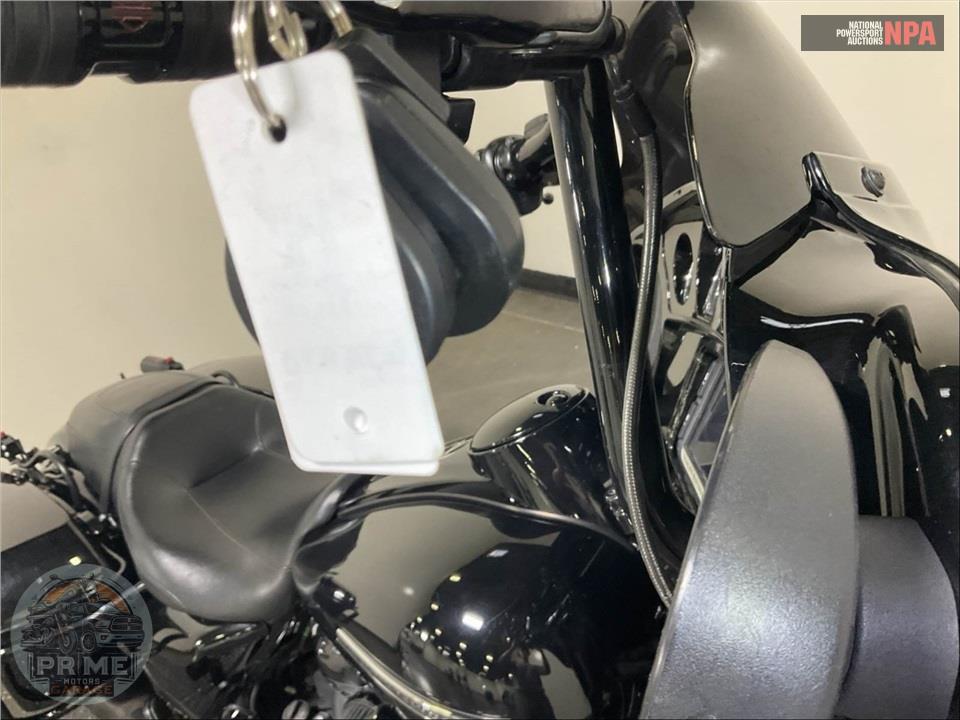 2018 Harley-Davidson FLHXS STREET GLIDE SPECIAL — фото 12