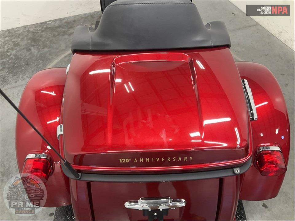 2023 Harley-Davidson FLHTCUTGANV TRI GLIDE ULTRA ANNIVERSARY — фото 15