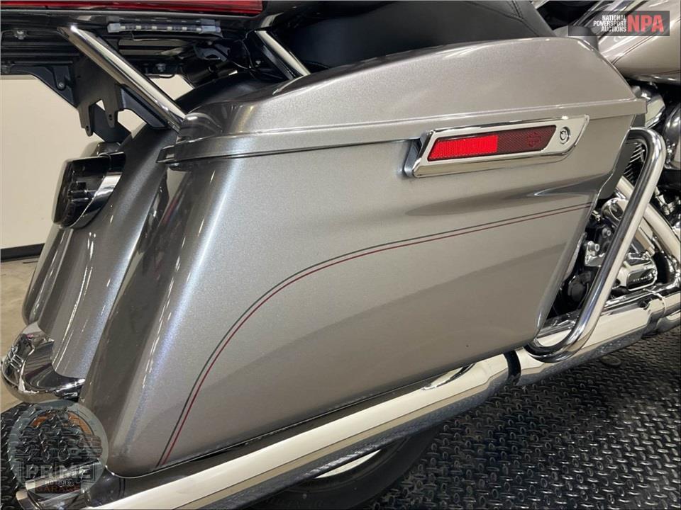 2017 Harley-Davidson FLHTCU ELECTRA GLIDE ULTRA CLASSIC — фото 18