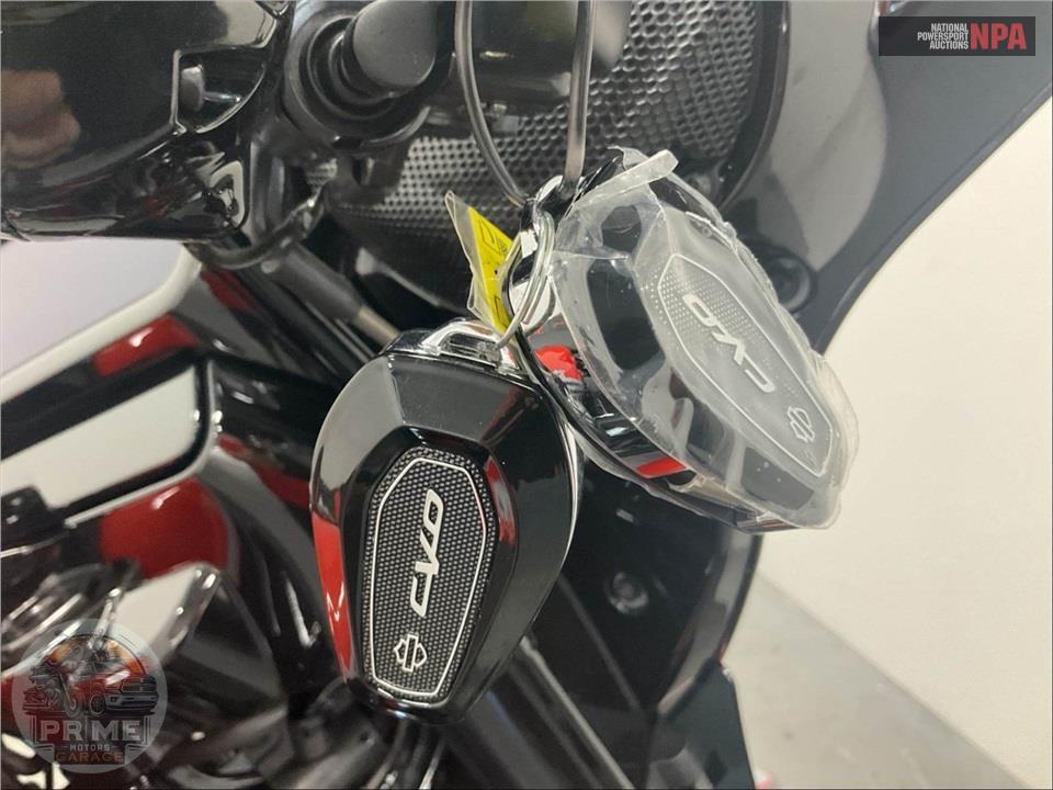 2024 Harley-Davidson FLHXSE CVO STREET GLIDE — фото 11