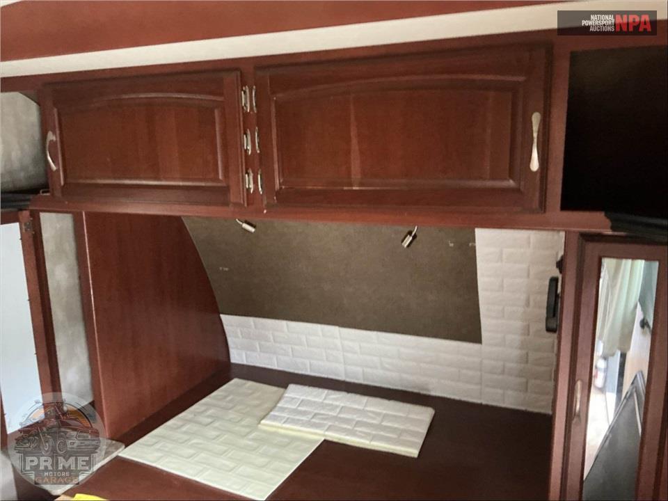 2015 Ultralite By Winnebago M-27RBDS — фото 12