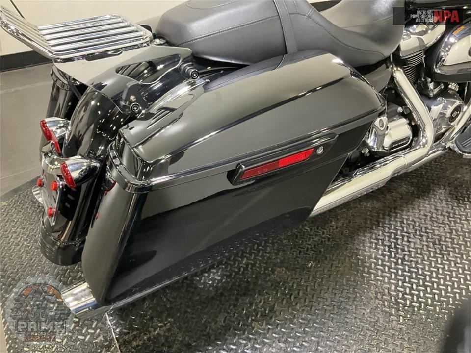 2017 Harley-Davidson FLHXS STREET GLIDE SPECIAL — фото 18