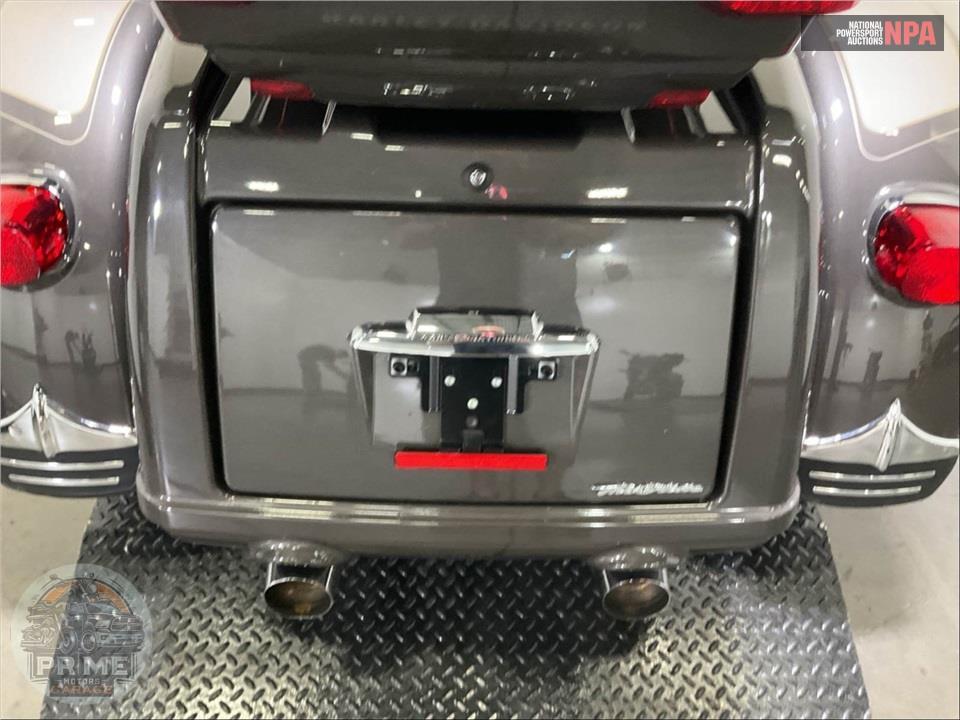 2023 Harley-Davidson FLHTCUTG TRI GLIDE ULTRA CLASSIC — фото 19