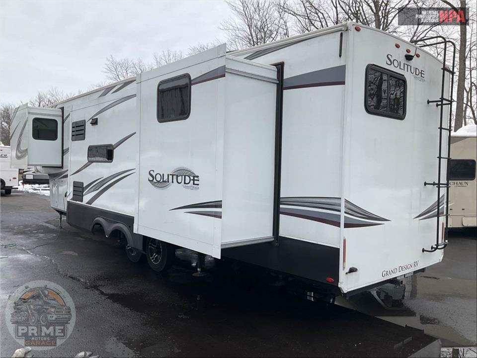 2022 Grand Design Recreational Vehicles M-3740BH - SOLITUDE S-CLASS FIFTH WHEEL SERIES — фото 3