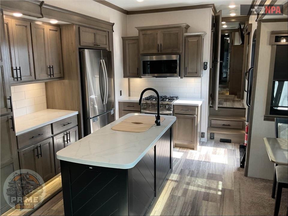 2021 Riverstone M-3670RL - RESERVE FIFTH WHEEL SERIES — фото 9