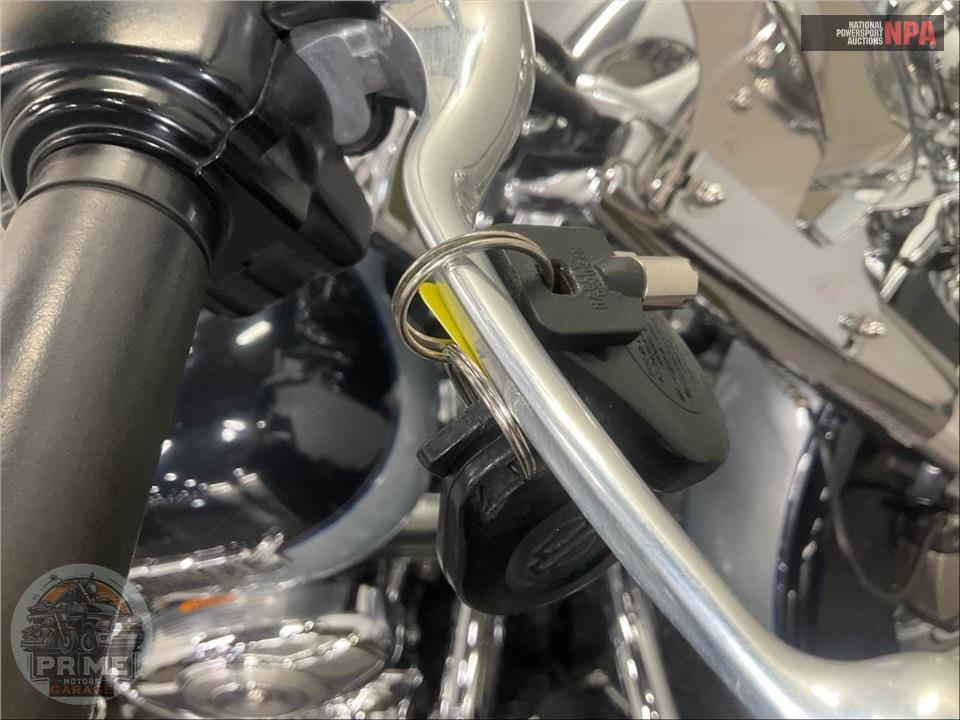 2012 Harley-Davidson FLHRC ROAD KING CLSC — фото 10