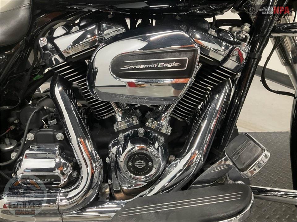 2017 Harley-Davidson FLHXS STREET GLIDE SPECIAL — фото 7