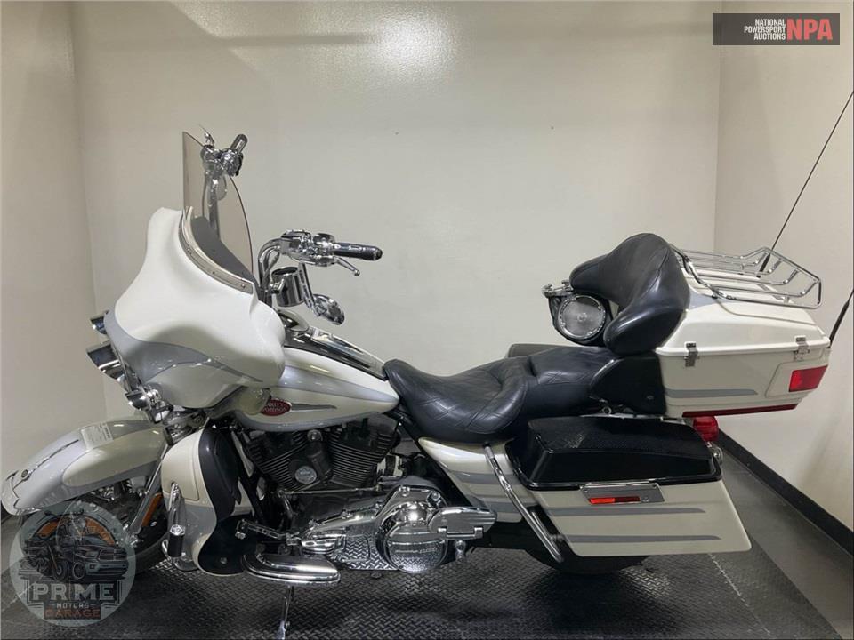 2008 Harley-Davidson FLHTCUSE3 — фото 3