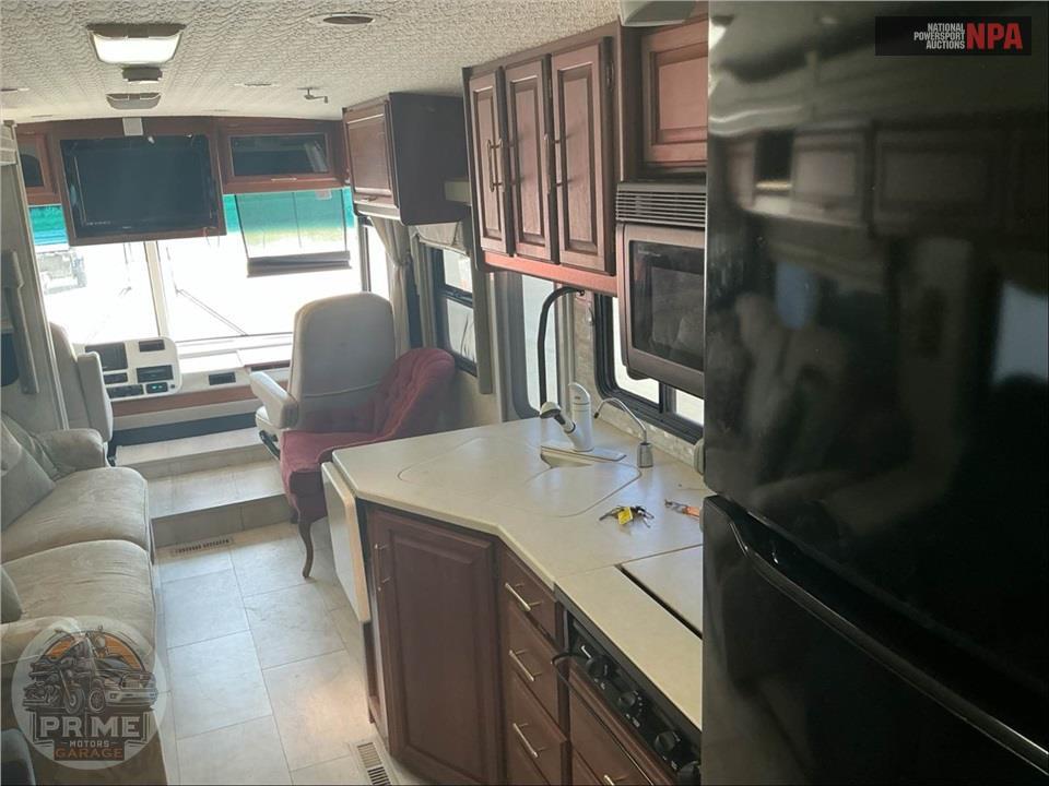 2004 Winnebago M-38G-Ford (**) Adventurer Series — фото 10
