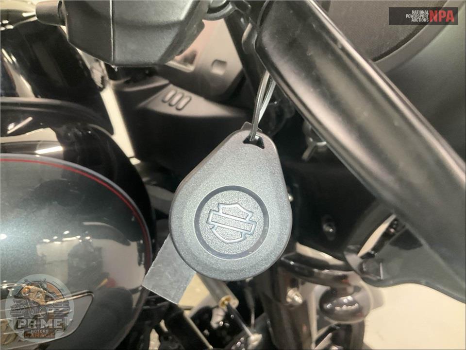 2025 Harley-Davidson FLHTCUTG TRI GLIDE ULTRA CLASSIC — фото 10
