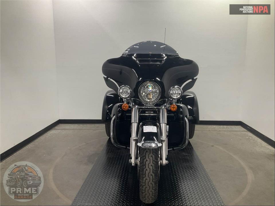 2021 Harley-Davidson FLHTCUTG TRI GLIDE ULTRA CLASSIC — фото 2