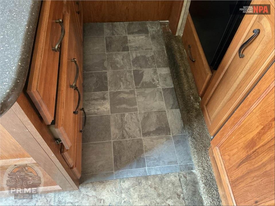 2011 Keystone Rv M-3400 RL - MONTANA HICKORY FIFTH WHEEL SERIES — фото 23