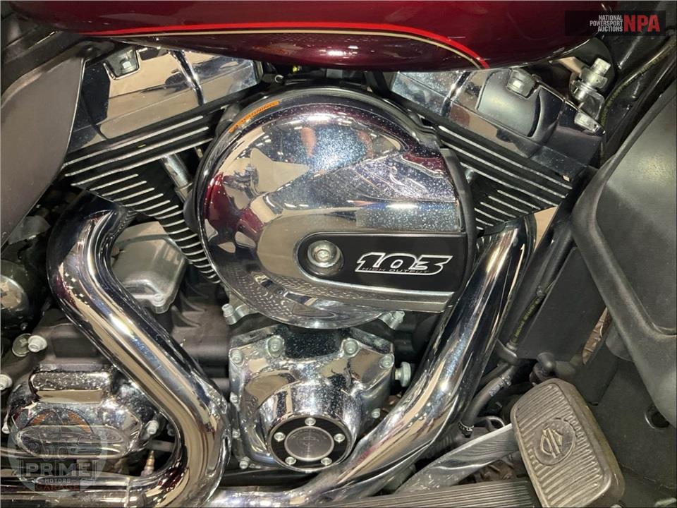 2016 Harley-Davidson FLHTCUTG TRIGLIDE ULTRA CLASSIC — фото 6