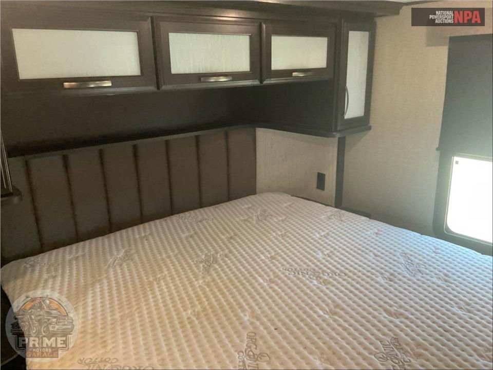 2018 Grand Design Recreational Vehicles M-351M - MOMENTUM TOY HAULER TOY HAULER SERIES — фото 12