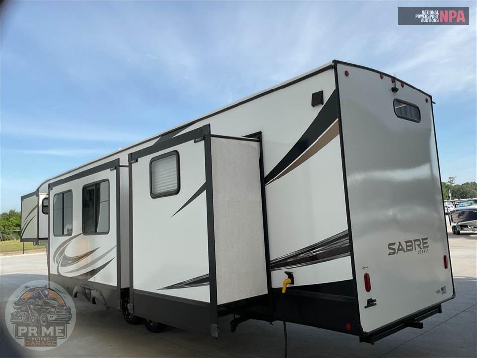 2021 Sabre By Forest River M-38DBQ - FIFTH WHEEL SERIES — фото 3