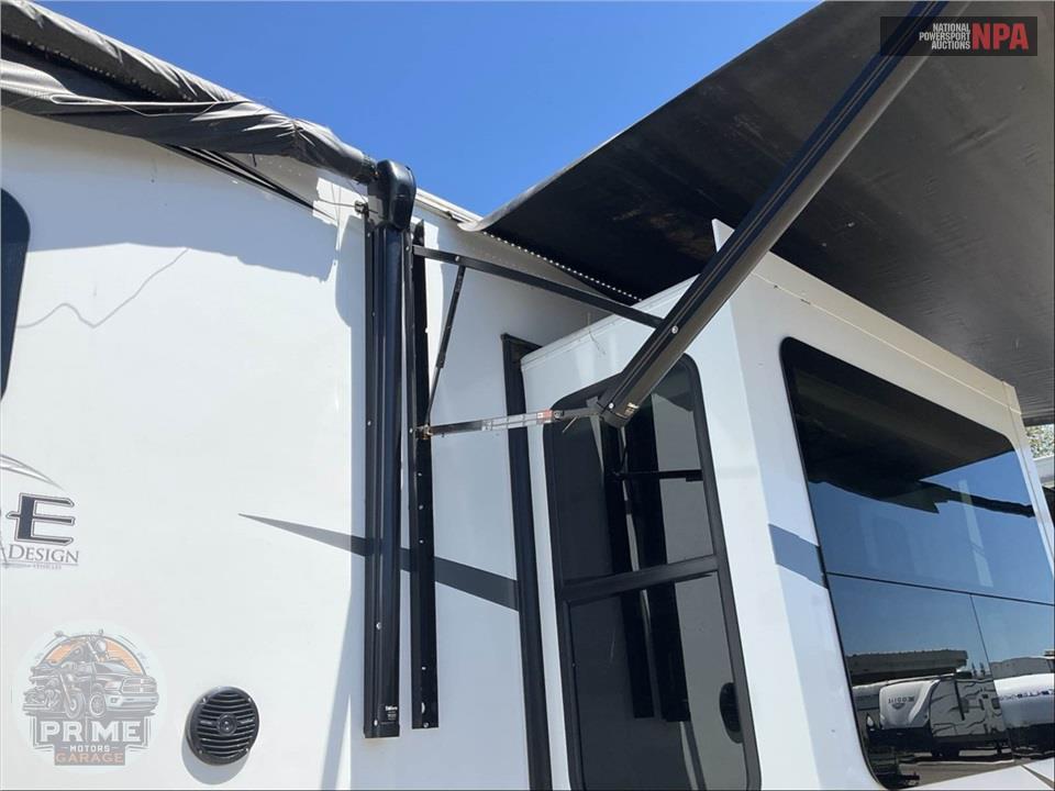 2024 Grand Design Recreational Vehicles M-380FL - SOLITUDE FIFTH WHEEL SERIES — фото 42