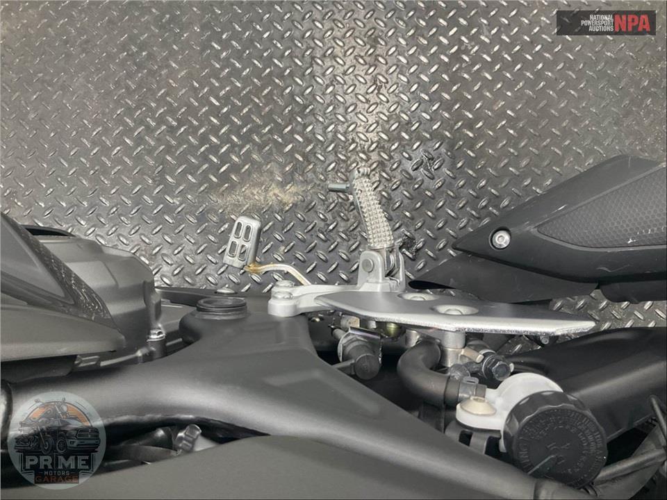 2025 Yamaha YZF-R3 — фото 22