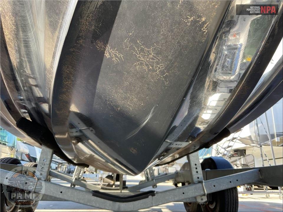 2017 Sea Ray Boats SLX-W 230 SLX SERIES L=23/E=1 370HP MERC IB — фото 26
