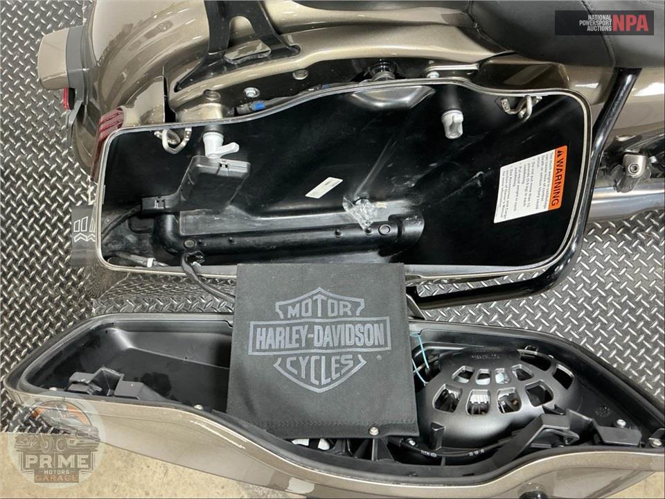 2021 Harley-Davidson FLTRXSE CVO ROAD GLIDE — фото 23