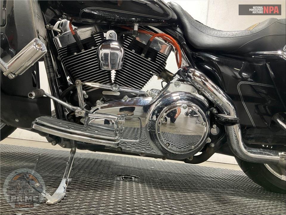 2010 Harley-Davidson FLHTCU ULTRA CLASSIC ELECTRA GLIDE — фото 7