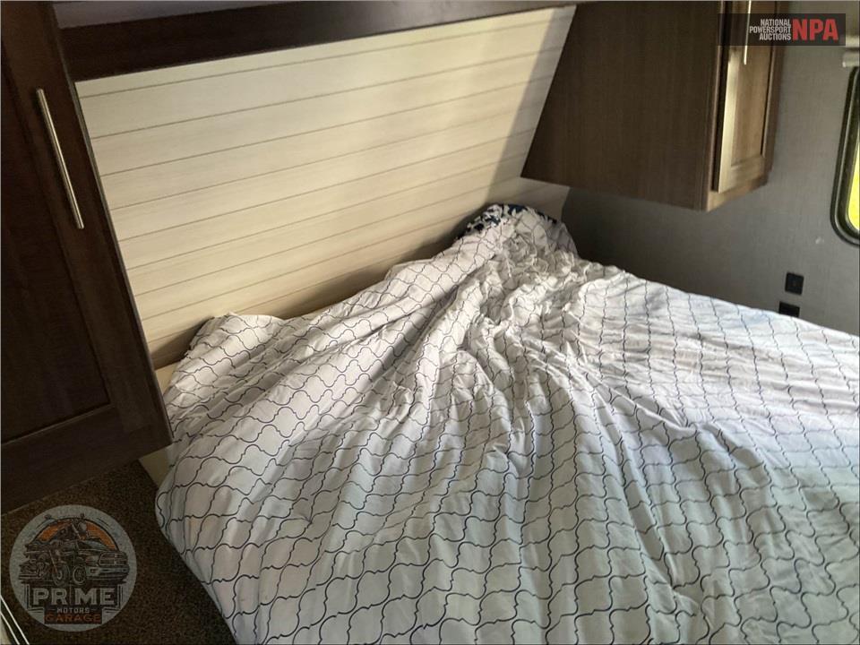 2019 Crossroads Rv M-328 SB - ZINGER SERIES — фото 12
