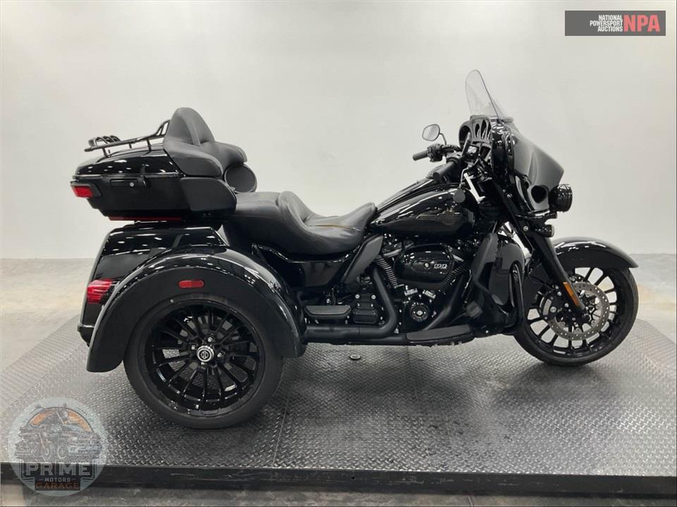 2025 Harley-Davidson FLHTCUTG TRI GLIDE ULTRA CLASSIC — фото 1