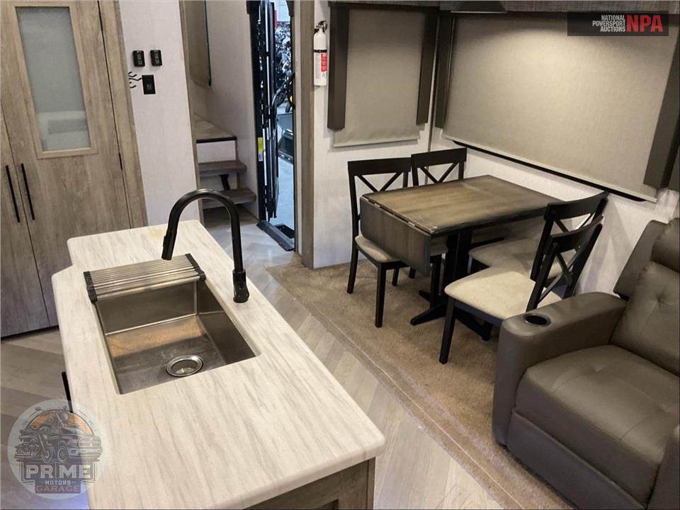 2022 Wildwood By Forest River M-369BL - HERITAGE GLEN FIFTH WHEEL SERIES — фото 9