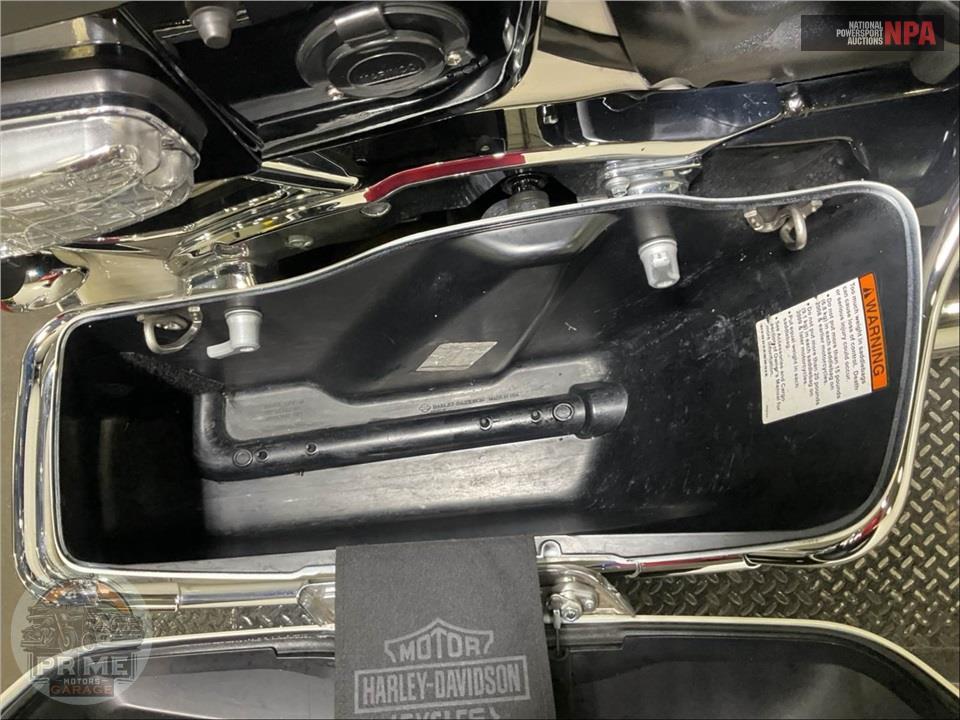 2017 Harley-Davidson FLHTP POLICE ELECTRA GLIDE — фото 30