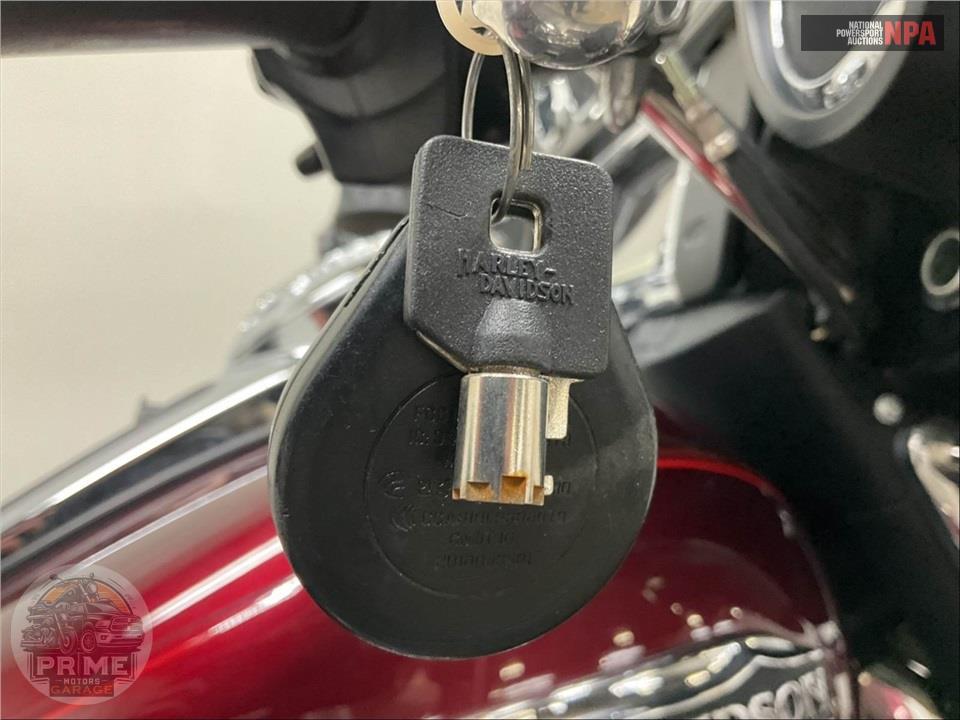 2015 Harley-Davidson FLHTCU ULTRA CLASSIC ELECTRA GLIDE — фото 13