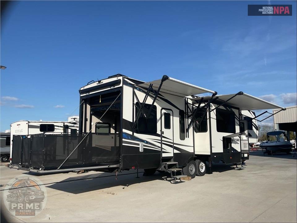 2019 Voltage M-3655 - TOY HAULER TOY HAULER SERIES — фото 4