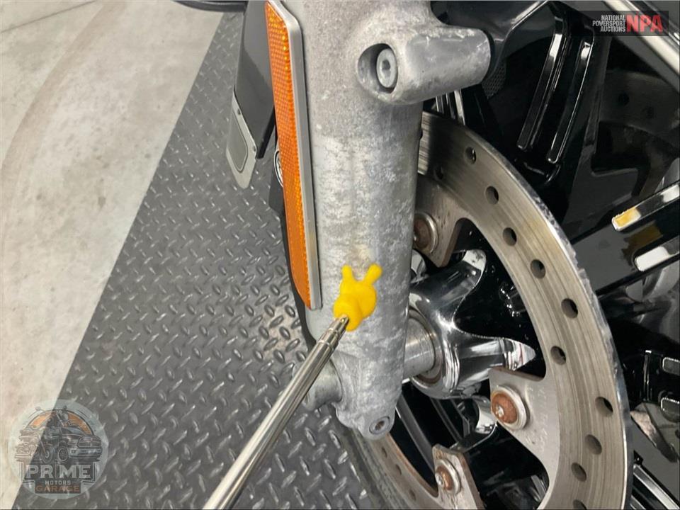 2017 Harley-Davidson FLHTK ULTRA LIMITED — фото 43