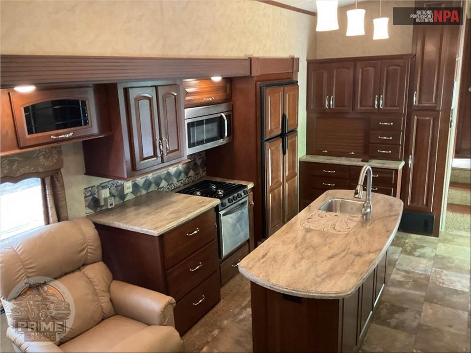 2013 Cedar Creek M-36RE - FIFTH WHEEL SERIES — фото 8