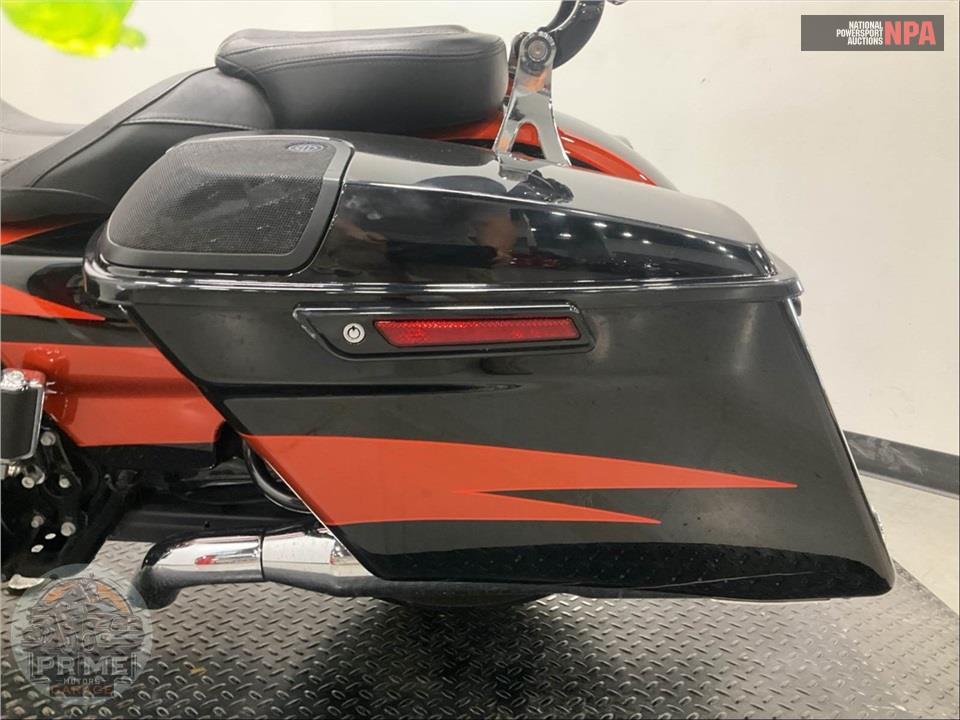 2017 Harley-Davidson FLHXSE CVO STREET GLIDE — фото 31